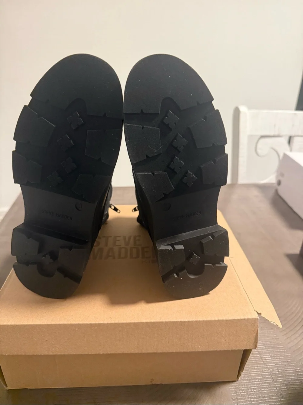 Brand New with Box Steve Madden  Girls- Size 4